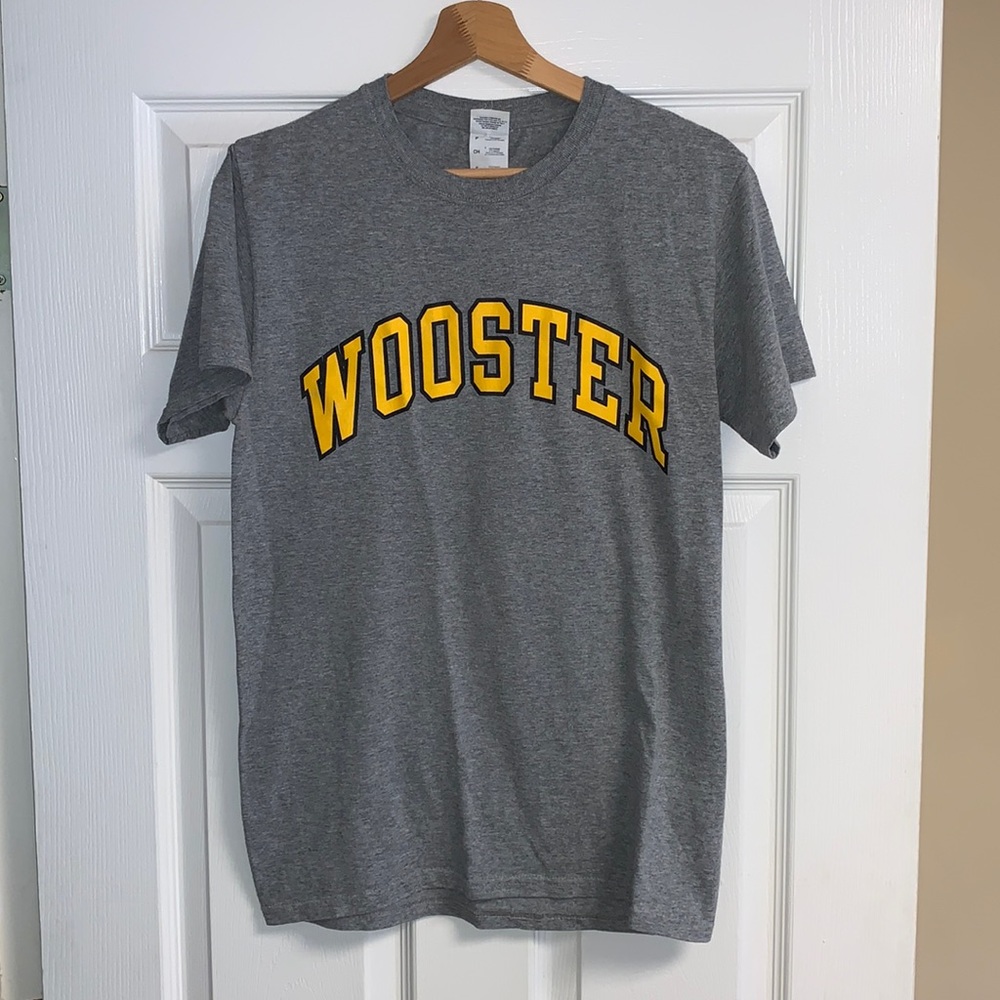 College of Wooster gray T-shirt, size small
